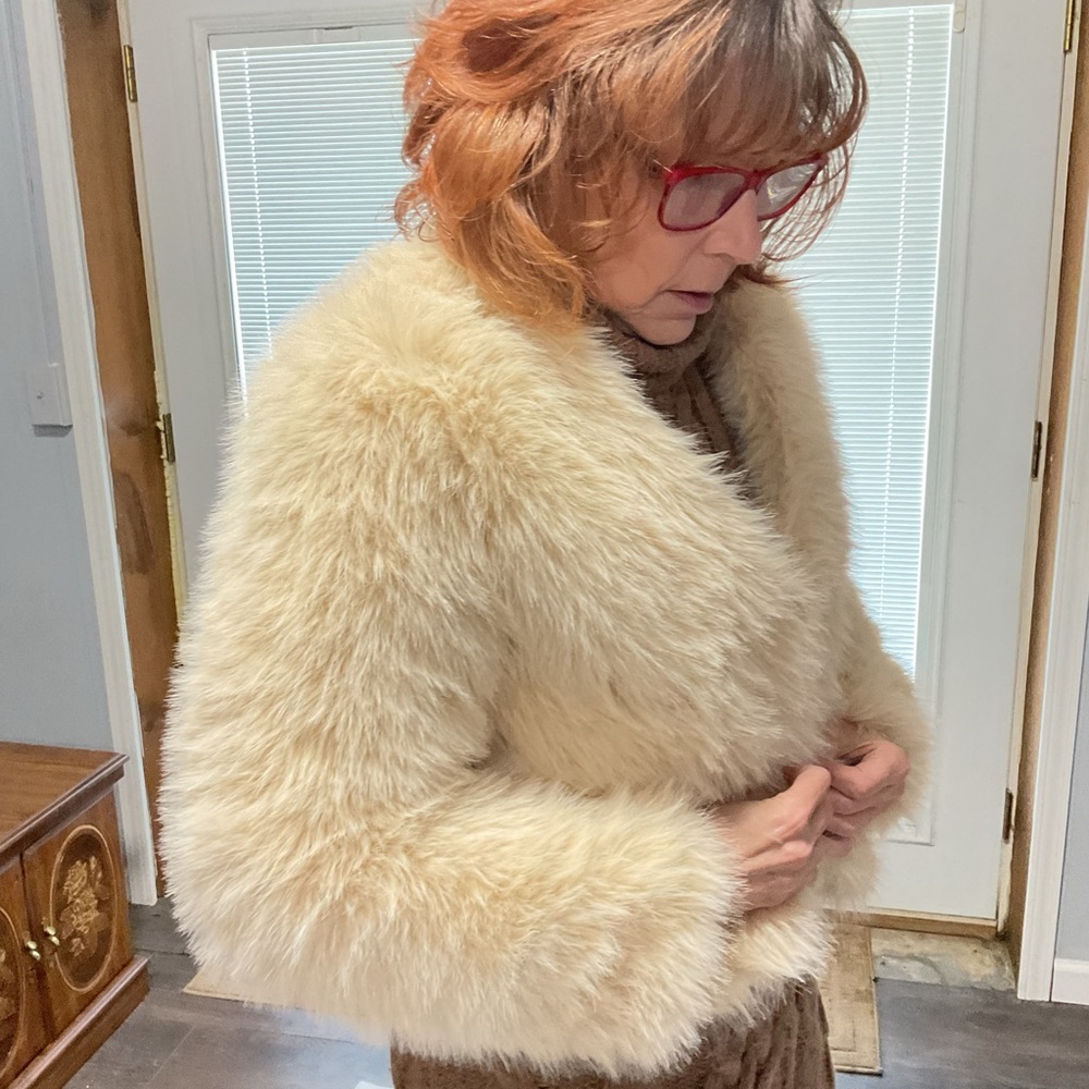 NEW!! Dusky Beige Highlights Creamy White Fox Fur Cropped Long Sleeve Fur Jacket